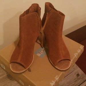 Toms Majorca Peep Toe Suede Bootie in Cinnamon
